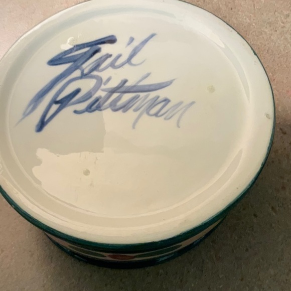 Gail Pittman covered dish.This can be a “keeper”of anything.Perfect condition. - Picture 4 of 5